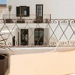 Llonga's Πανσιόν