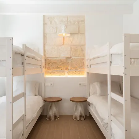 Llonga's Gasthuis 3*