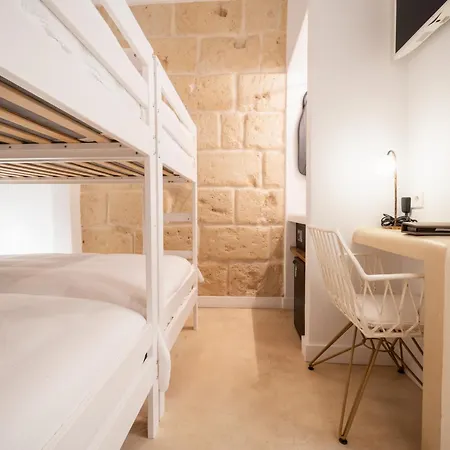 Llonga's Guest house