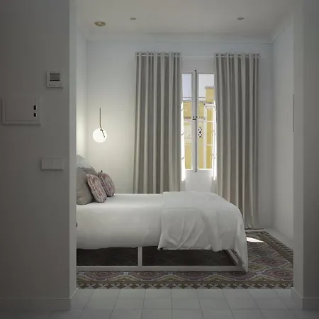 Llonga's Guest house 4*