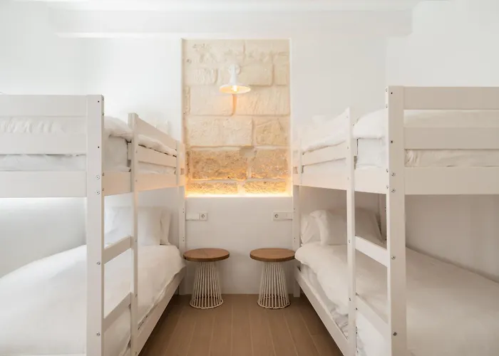 Llonga's 招待所 3*