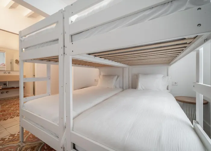 Llonga's 招待所 3*