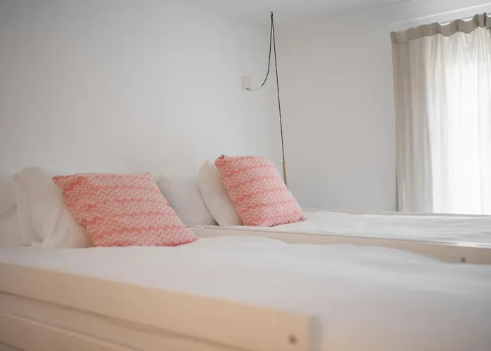 招待所 Llonga's 3*